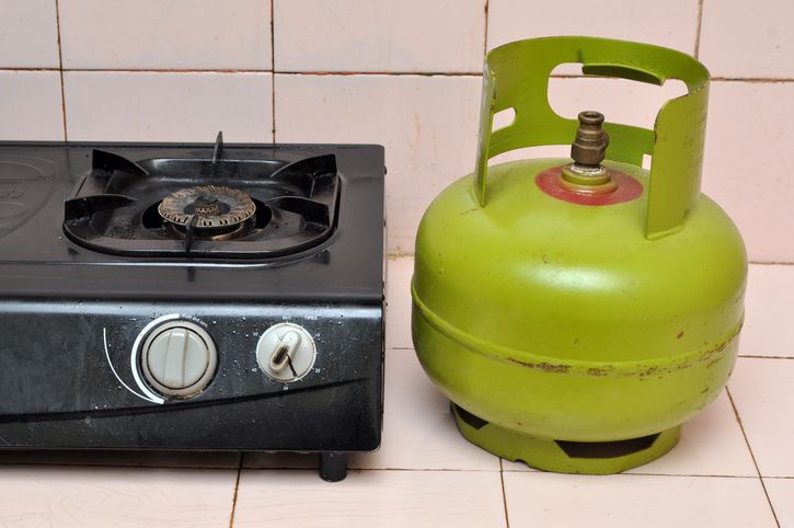 Hemat pengeluaran rumah tangga, kamu bisa menyiasati pemakaian gas LPG 3 kg dengan tips berikut ini!