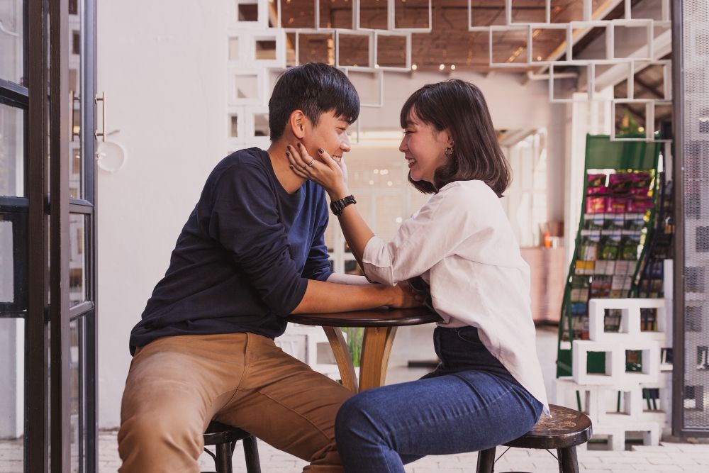 Perempuan mandiri bukan hanya soal finansial saja, melainkan juga kemampuan untuk membangun hubungan asmara yang sehat.