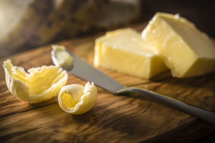 Berbagai perbedaan antara butter dan margarin, bisakah yang satu bisa digantikan yang lain untuk mengolah makanan?