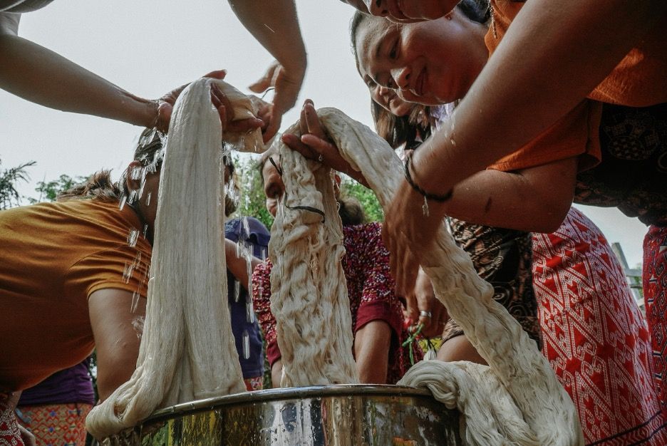 Dalam rangka 70 tahun kontribusi untuk Indonesia, Yayasan Kawan Lama luncurkan program Aram Bekelala Tenun Iban di Kapuas Hulu, Kalimantan Barat