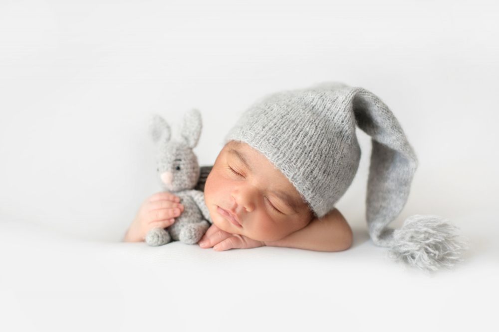 Rekomendasi nama bayi dengan awalan huruf A. Unik, mudah untuk diingat, dan punya makna mendalam. Simak uraiannya.