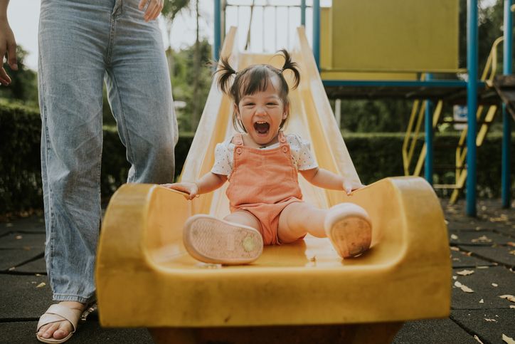 Anak remaja akan terbuka pada orang tua jika kepercayaan mereka dibangun sejak balita dengan cara berikut.