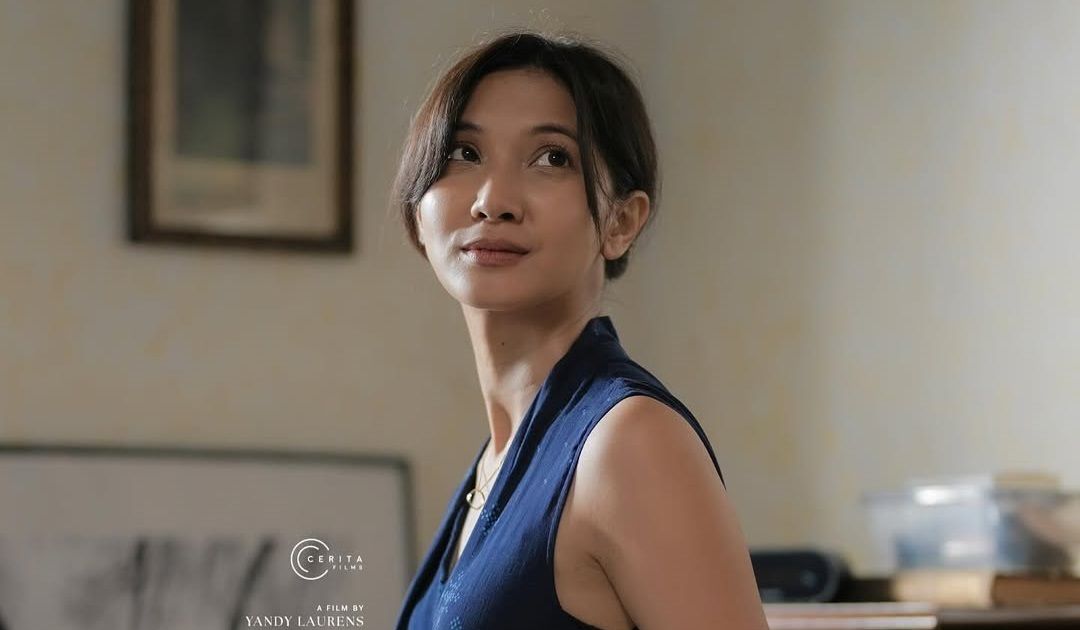 Fakta karakter perempuan Sore dalam sinopsis film Sore: Istri dari Masa Depan yang dibintangi oleh Sheila Dara.