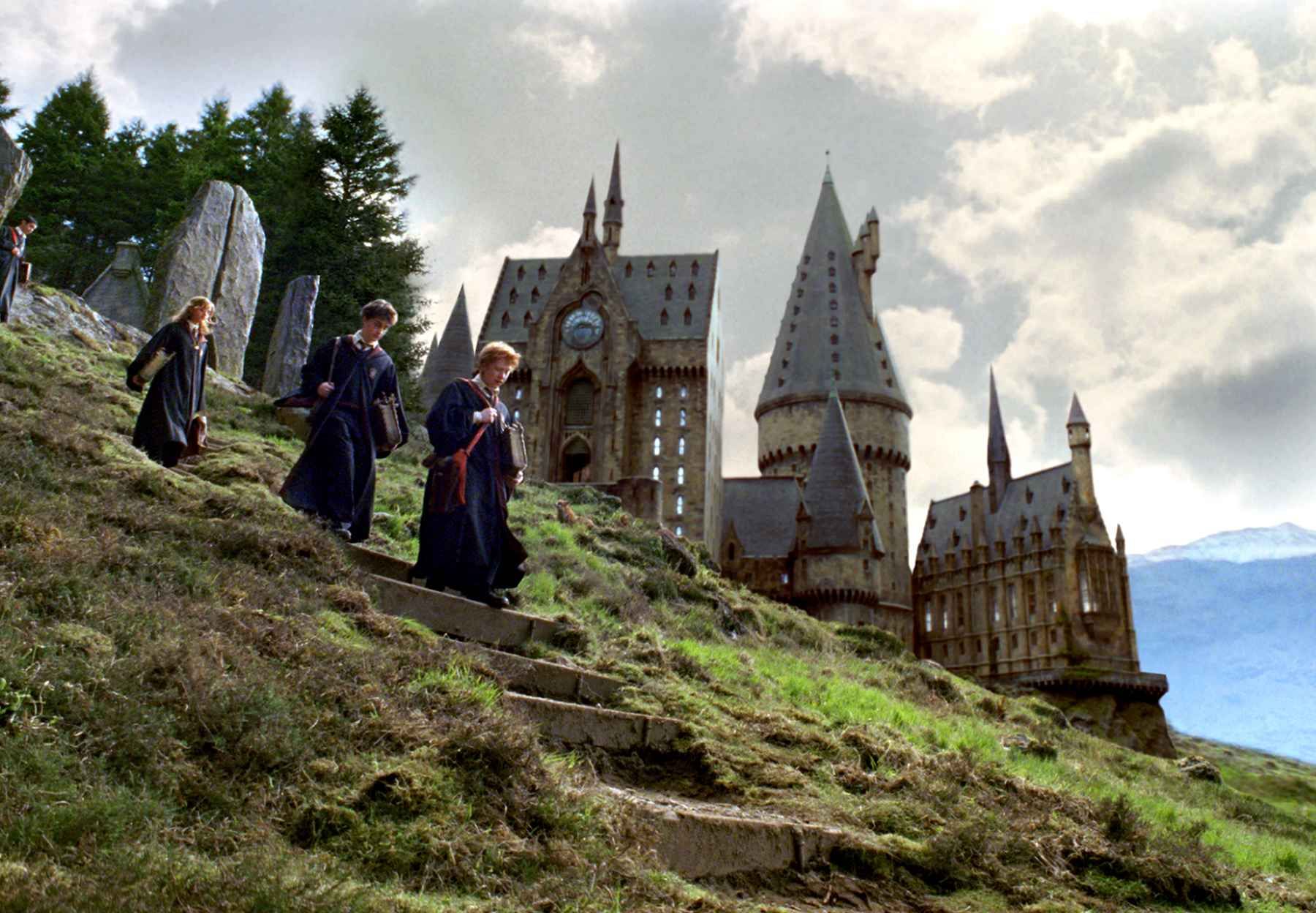 Pertimbangkan pendidikan para pemain, tim produksi serial Harry Potter siapkan sekolah khusus untuk aktor cilik di lokasi syuting utama.