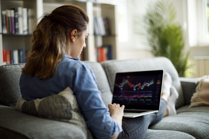 Mengenal empat instrumen investasi yang cocok untuk perempuan  menuju financial freedom mulai dari deposito hingga emas.
