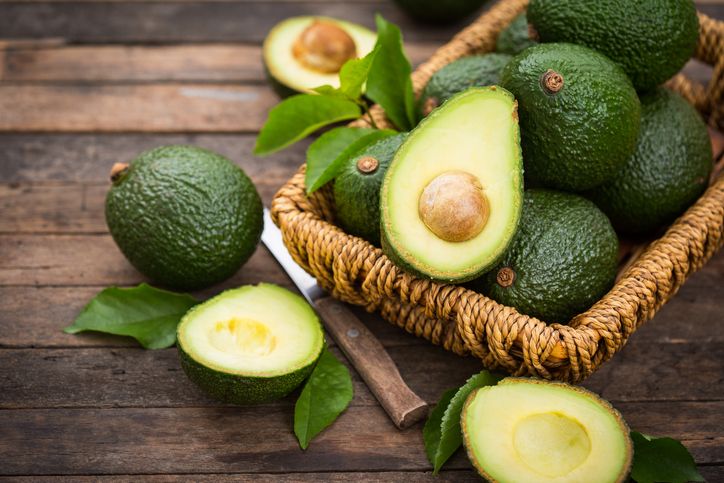 Meski banyak makanan bermanfaat bagi kesehatan tubuh, buah yang satu ini disebut terbaik untuk kesehatan jantung. Simak manfaatnya!