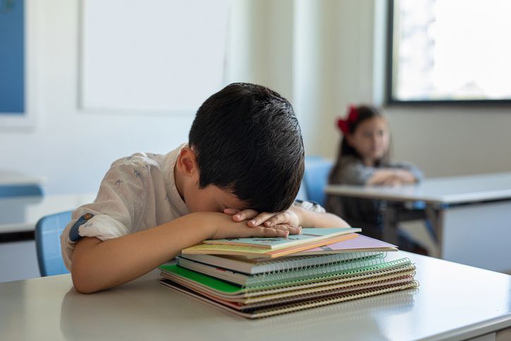Orang tua perlu belajar peka, anak-anak dengan ADHD bisa menganggap penolakan kecil sebagai luka besar karena ini.