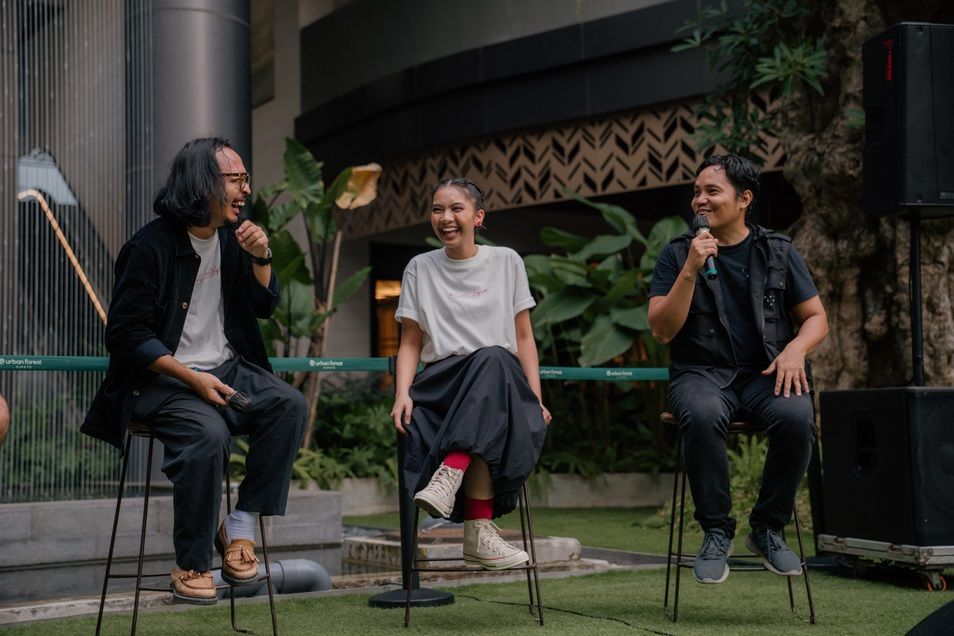 Penyanyo Dere dan seniman visual Popomangun resmi meluncurkan Puspa Oh Puspa!, sebuah proyek kolaboratif musik dan visual.