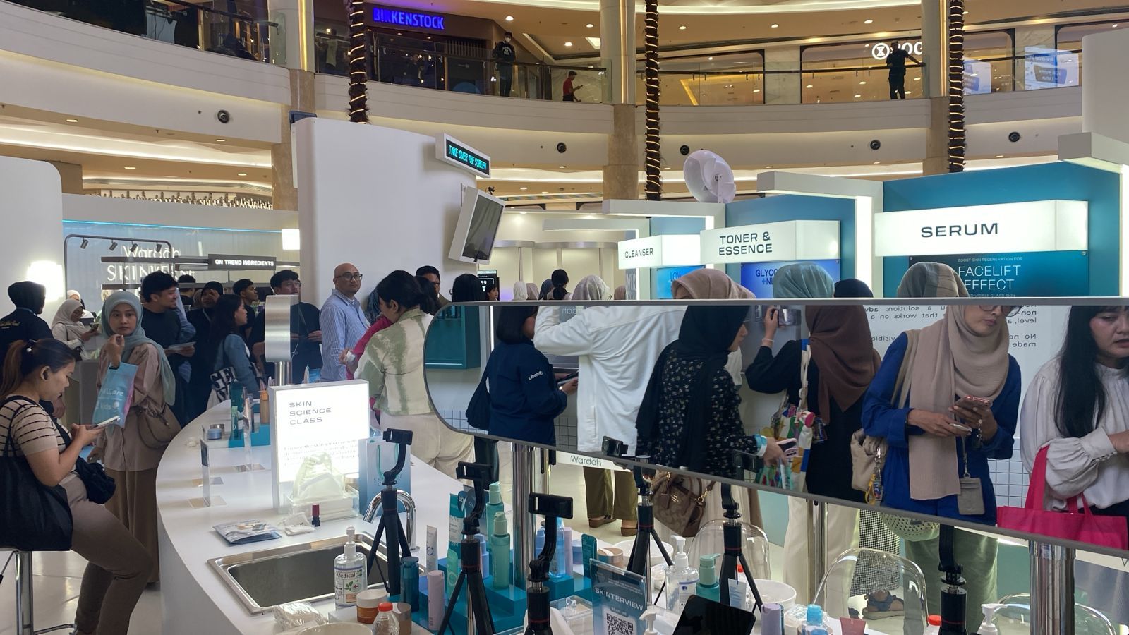 Berikut sederet aktivitas dan keseruan yang bisa kamu ikuti di Wardah SKINVERSE CLINIC 2025, simak penjelasannya!