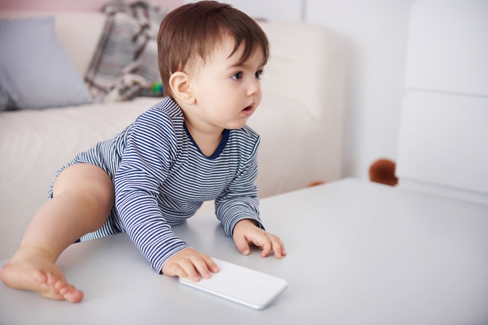 Rekomendasi nama bayi laki-laki dua kata yang punya makna indah dan mendalam. Mulai dari nuansa islami hingga alam.
