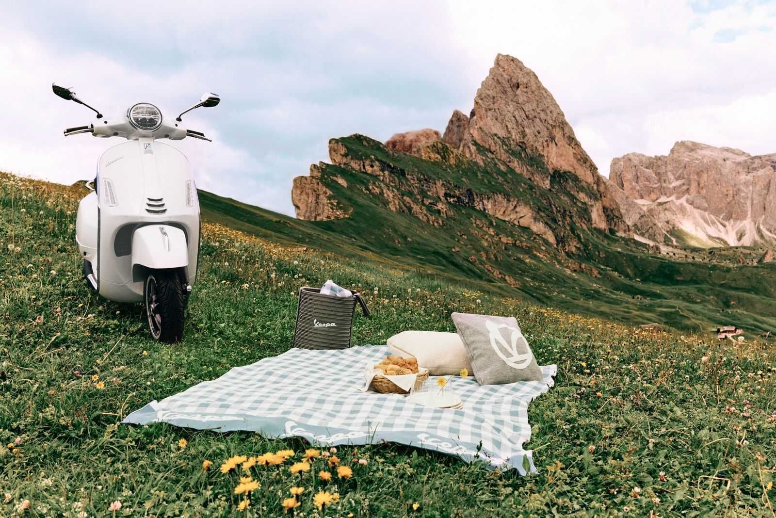 'Vespa by the Mountain', kembali hadir dengan pengalaman Summer 2025 di Baita Sofie, tepatnya di jantung Dolomites, Ortisei, Italia.