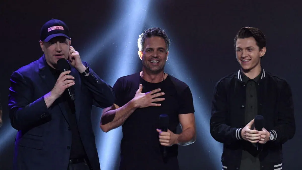 Mark Ruffalo dalam perbincangan untuk kembali jadi Hulk di film Spider-Man 4. Simak detail lainnya di sini!