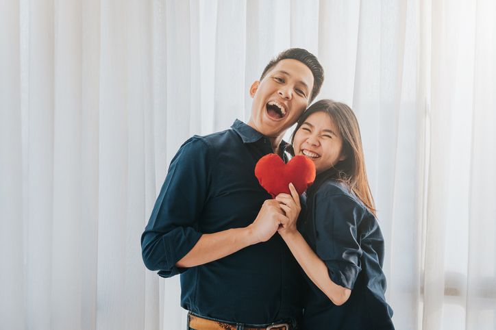 Bukan sebatas aktivitas seksual, pasangan perlu tahu tentang pentingnya sentuhan dan intimasi dalam hubungan suami istri.
