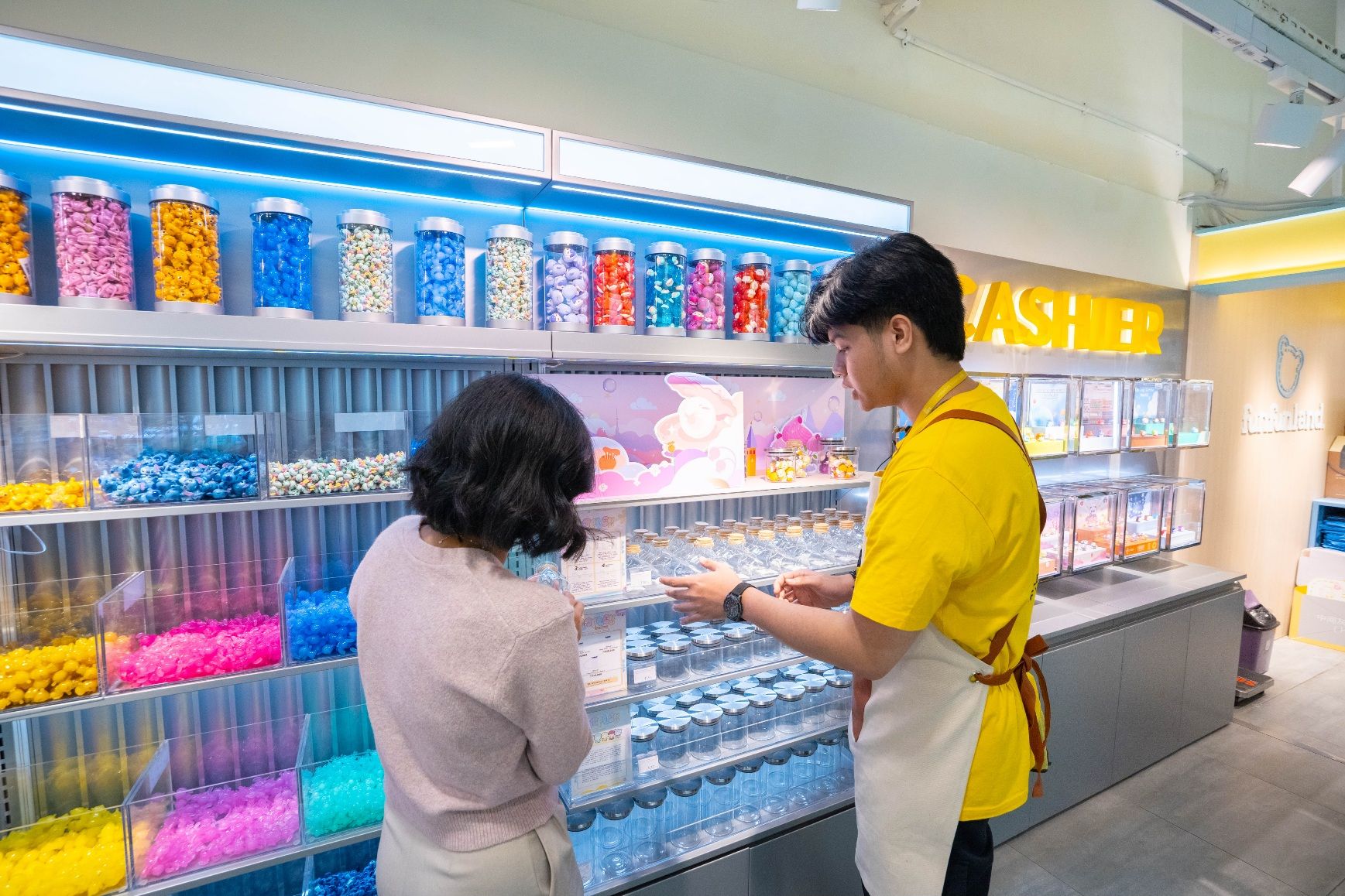 Workshop space di OH!SOME ini bisa buat boneka DIY sendiri yang dapat dijadikan koleksi pribadi hingga hadiah orang tersayang. 