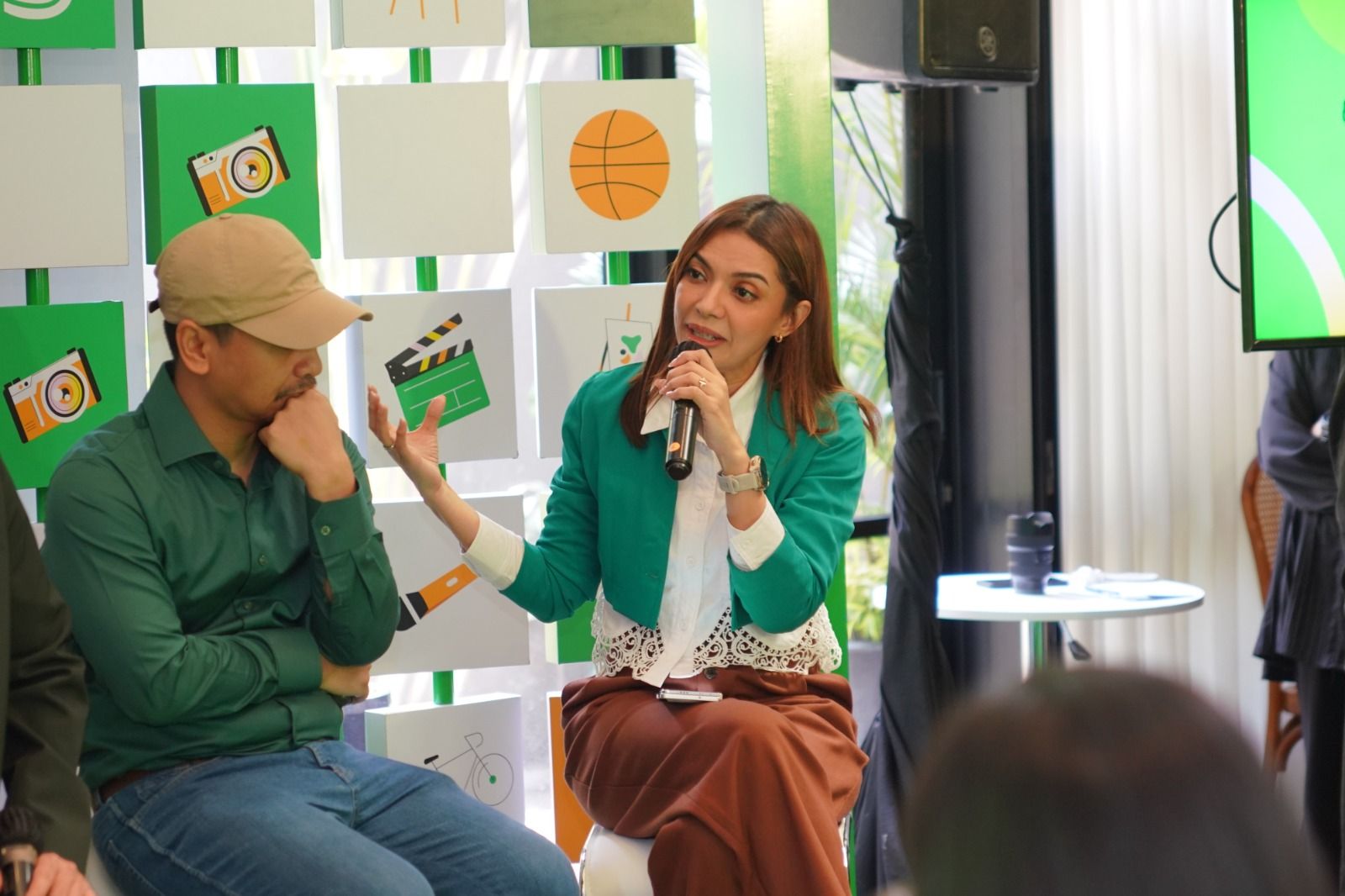 Najwa Shihab menyoroti wartawan perempuan yang masih tergolong langka di dunia jurnalis dan membagikan tips bagi mahasiswa agar mencintai passion-nya