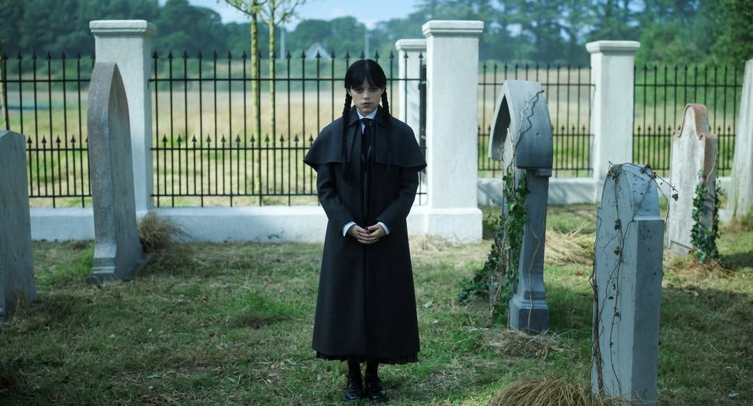 Jenna Ortega kembali memerankan Wednesday Addams di Wednesday Season  2. Intip bocoran alur ceritanya di sini.