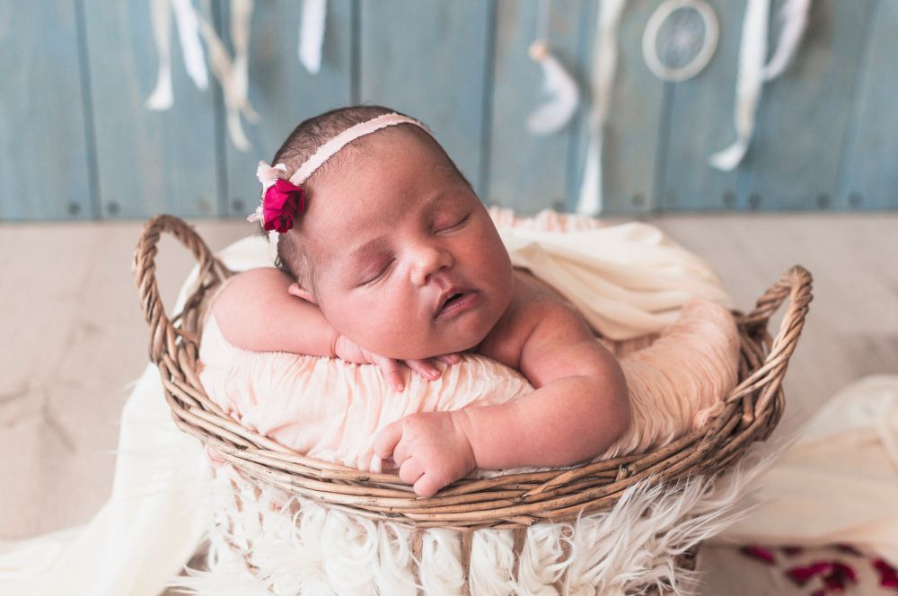 Rekomendasi nama bayi perempuan dan laki-laki yang kini populer di Indonesia, lengkap dengan maknanya.