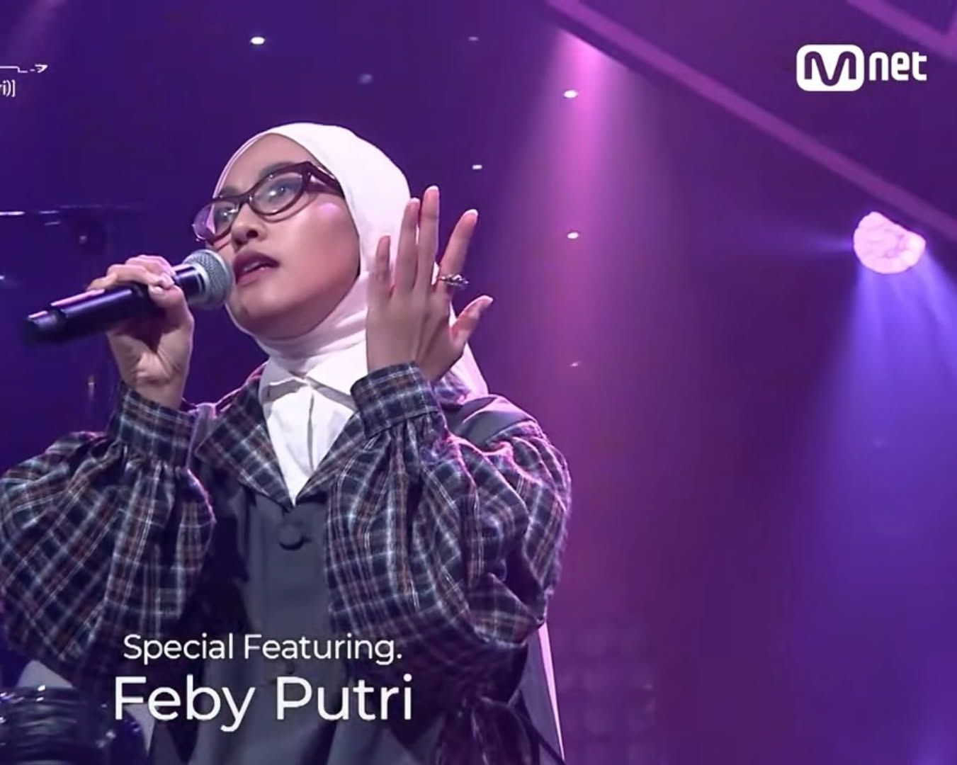 Bikin bangga, penyanyi Feby Putri manggung di Mnet Korea bersama rapper Loco. Begini perjalanan kariernya.