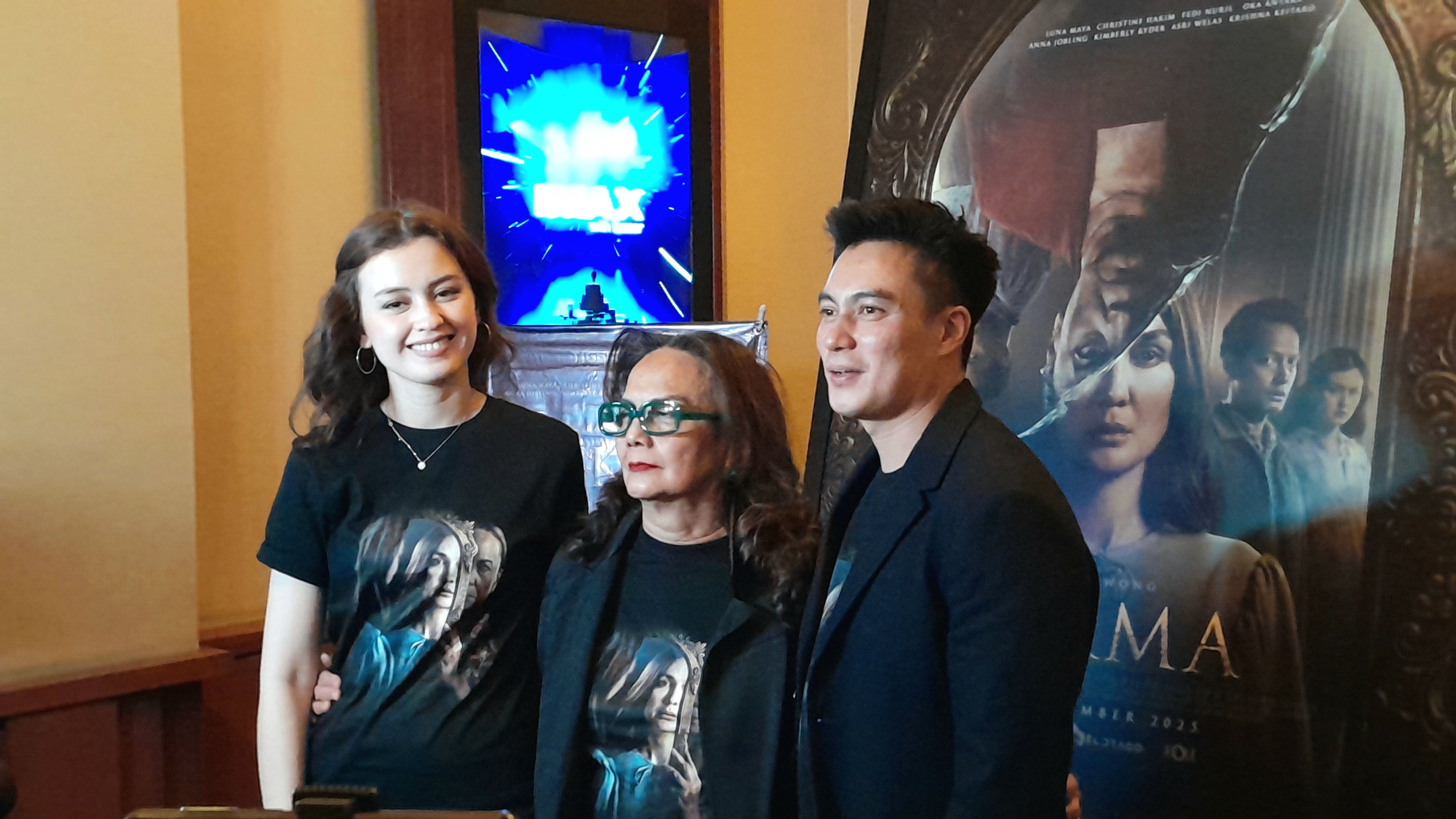 Tiger Wong Entertainment baru saja merilis poster dan trailer dari film Sukma. Cristine Hakim dan Kimberly Rider membagikan pengalaman mereka selama proses syuting. Seperti apa kejadian-kejadian mistis yang dialami para pemain?
