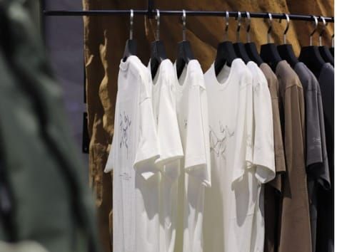 Rekomendasi outdoor apparel mewah dari Arc'teryx.