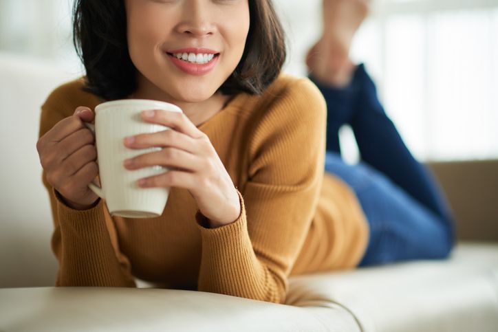 Ibu, jaga kesehatan fisik dan mentalmu dengan self reward sederhana dan hemat yang bisa dilakukan di rumah. Apa saja?