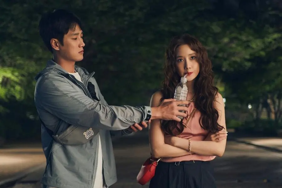 Hadir dengan genre komedi, fantasi, dan horor, simak sinopsis film Korea Pretty Crazy Im Yoona dan Ahn Bo Hyun.