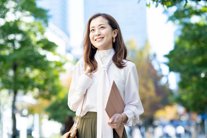 Financial freedom pada perempuan bukan cuma kaya dan banyak uang tapi soal punya pilihan. Ini penjelasannya.