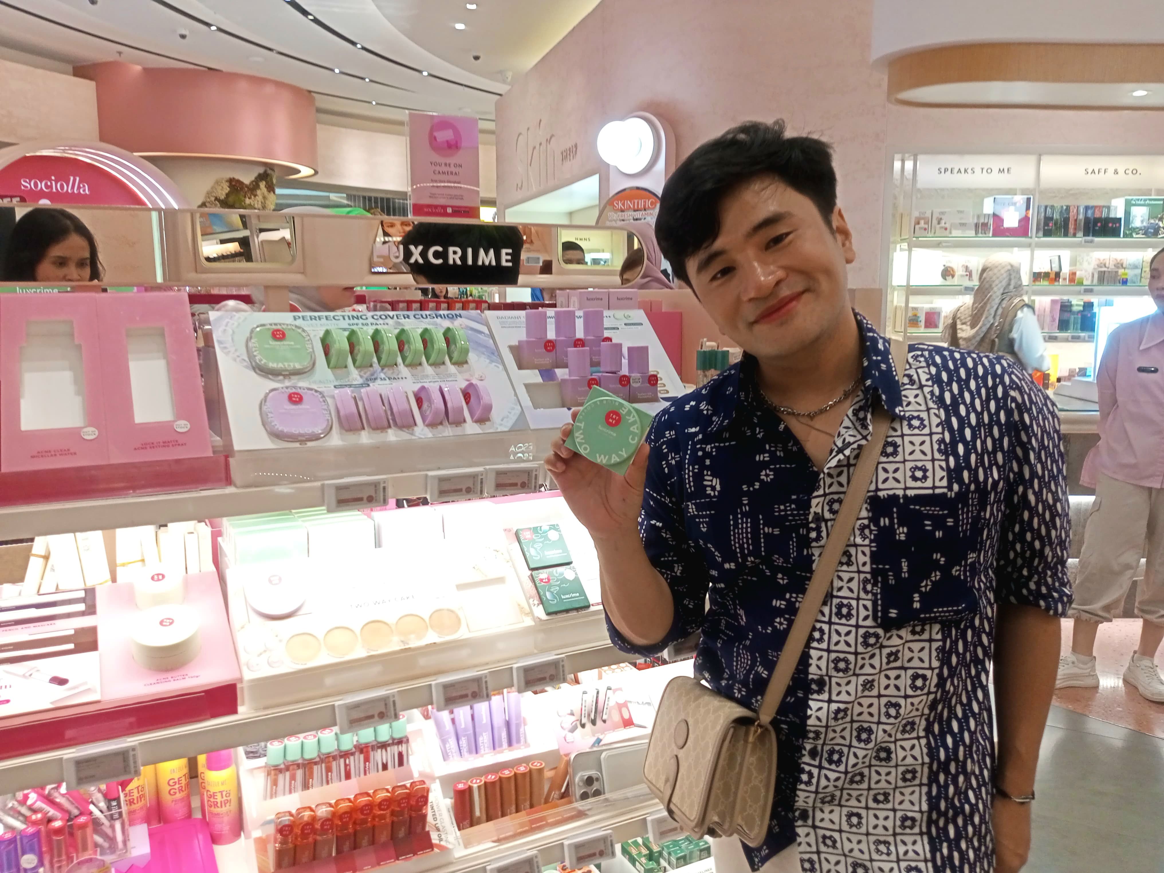 Fajri, Founder Luxcrime  mengajak kita untuk mencintai diri sendiri, yang sejalan dengan semangat kemerdekaan untuk berkarya dan berekspresi.