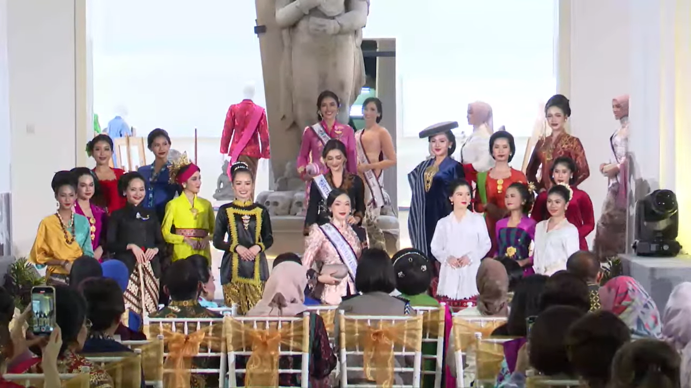 Kongres Wanita Indonesia (KOWANI) bersama Himpunan Ratna Busana, Kementerian Kebudayaan RI, dan Kompas Gramedia Group menggelar peringatan Hari Kebaya Nasional 2025 bertajuk 