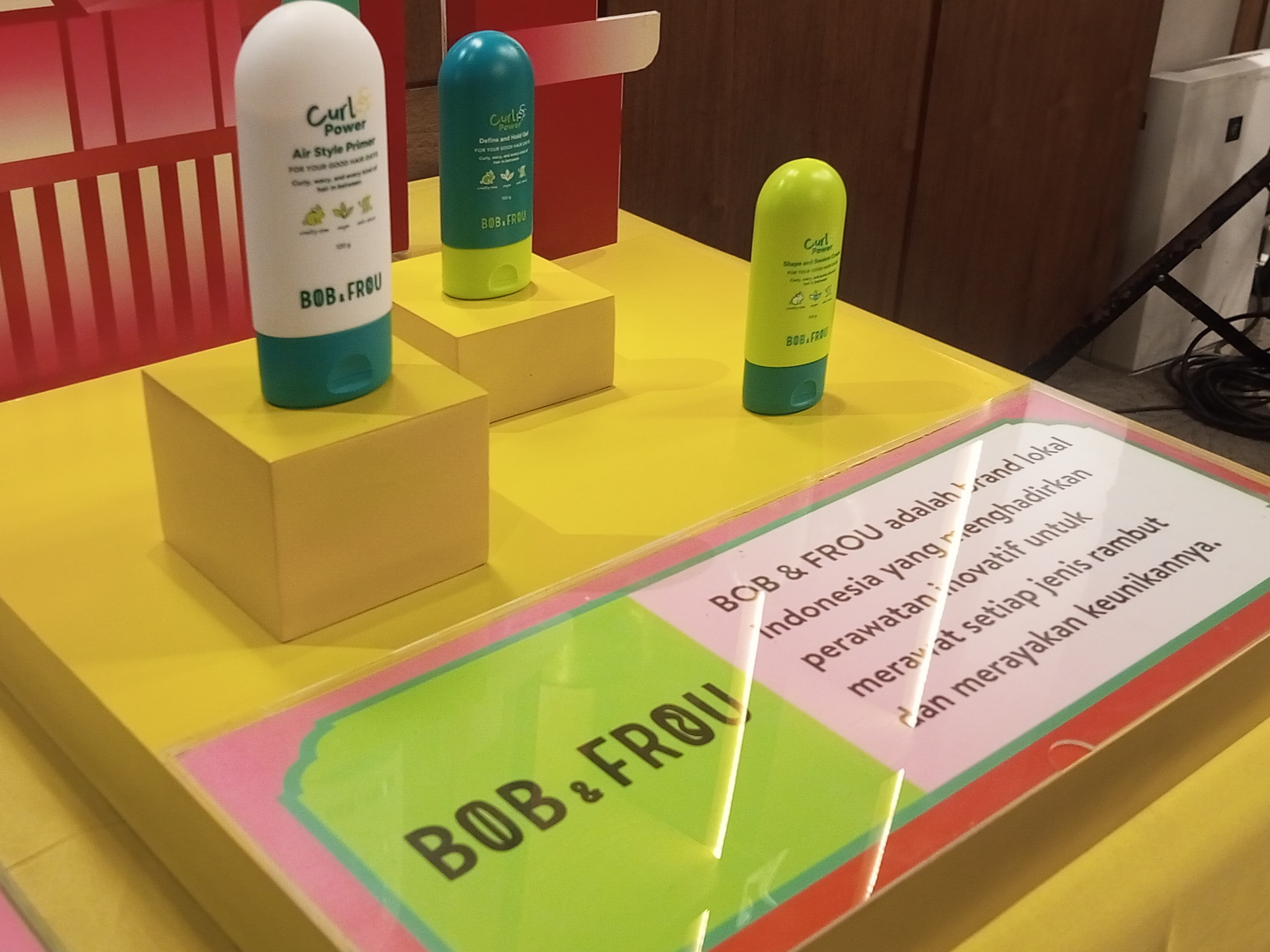 Bob and Fro meluncurkan seri perdana “Curl Power” yang fokus pada styling rambut keriting dan wavy. Dengan tiga produk utama yakni Air Style Primer, Hold Gel, dan Shape & Bounce Cream.