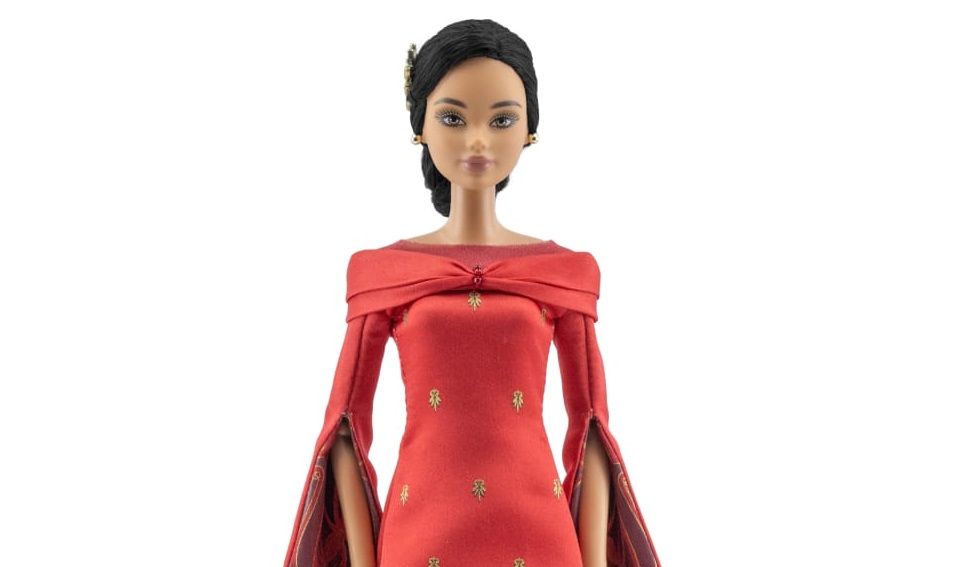 Mattel dan Indonesia rayakan 80 tahun usia dengan merilis boneka barbie One Of a Kind . Berikut ulasannya.