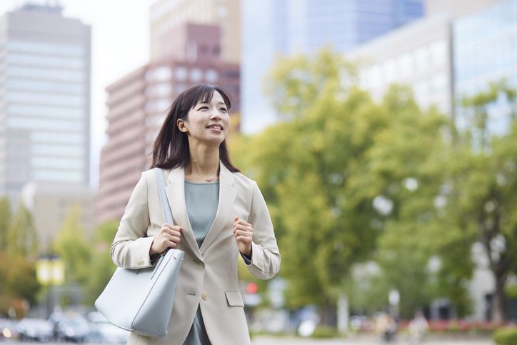 Apa yang bisa dilakukan perempuan jika penampilan mereka masih menentukan value-nya di dunia kerja? Pahami informasi ini.