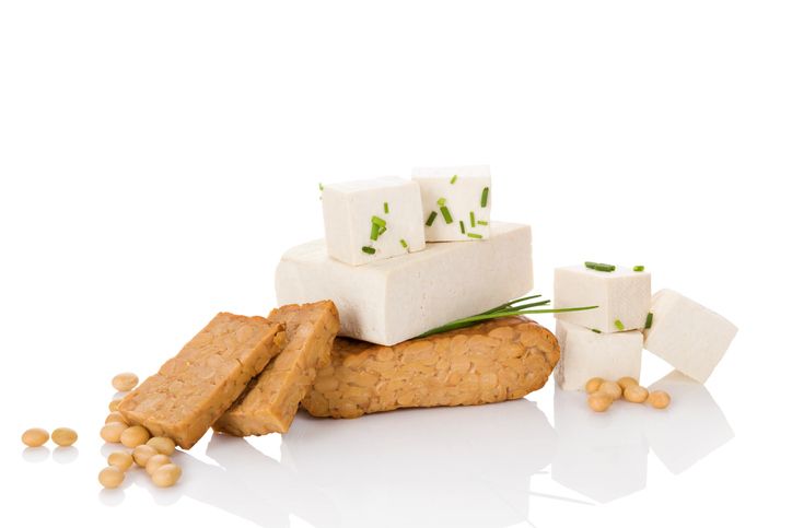 Mengenali kandungan nutrisi pada tahu dan tempe yang sama-sama terbuat dari kedelai. Mana yang lebih unggul sebagai protein nabati?
