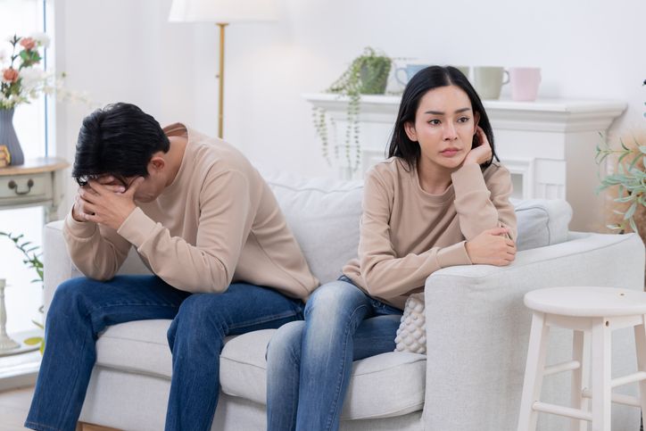 Mengenali tanda-tanda hubungan di masa lalu masih menjadi bayang-bayang hubunganmu yang sekarang. Apa saja?