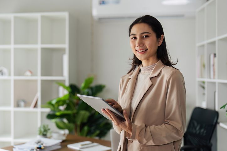 Bagaimana financial freedom bisa membebaskan perempuan dari tekanan sosial? Berikut penjelasannya untukmu!