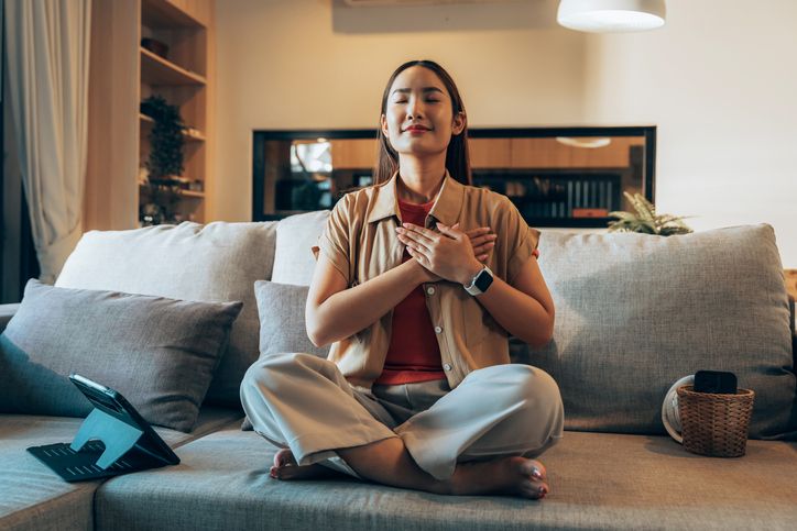 Self love pada perempuan mandiri menjadi kunci untuk menemukan kebahagiaan dan ketenangan hidup, simak uraiannya!