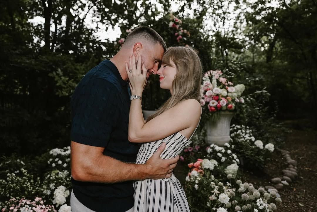 Mengintip gaya fashion Taylor Swift saat bertuangan dengan Travis Kelce. Effortless dan timeless meski tidak tampil glamor.
