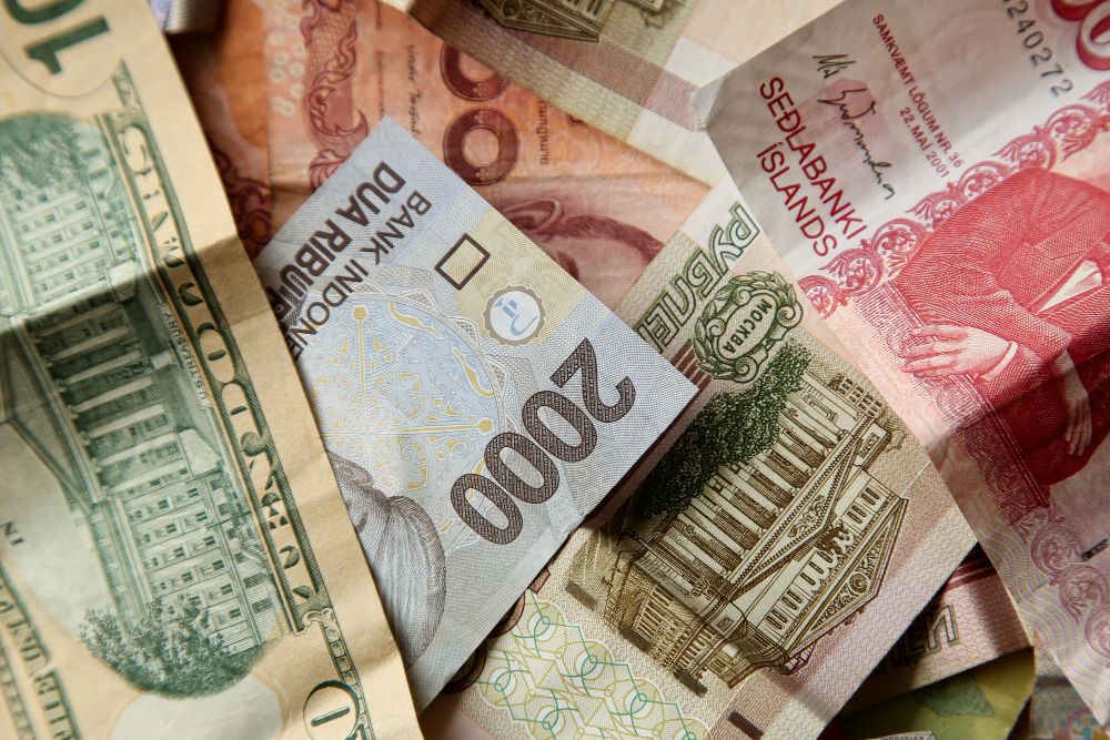 Sering jadi pertanyaan, bisakah kita mencapai financial freedom di tengah gejolak ekonomi dan situasi negara yang memanas?