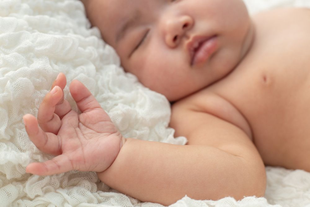 Inspirasi nama bayi perempuan dan laki-laki yang lahir saat demo Agustus 2025, sarat akan perjuangan!