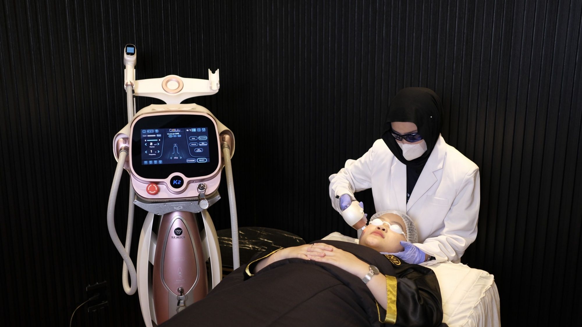 Perawatan kecantikan D2PL MULA untuk mendapatkan kulit cerah dan bercahaya.