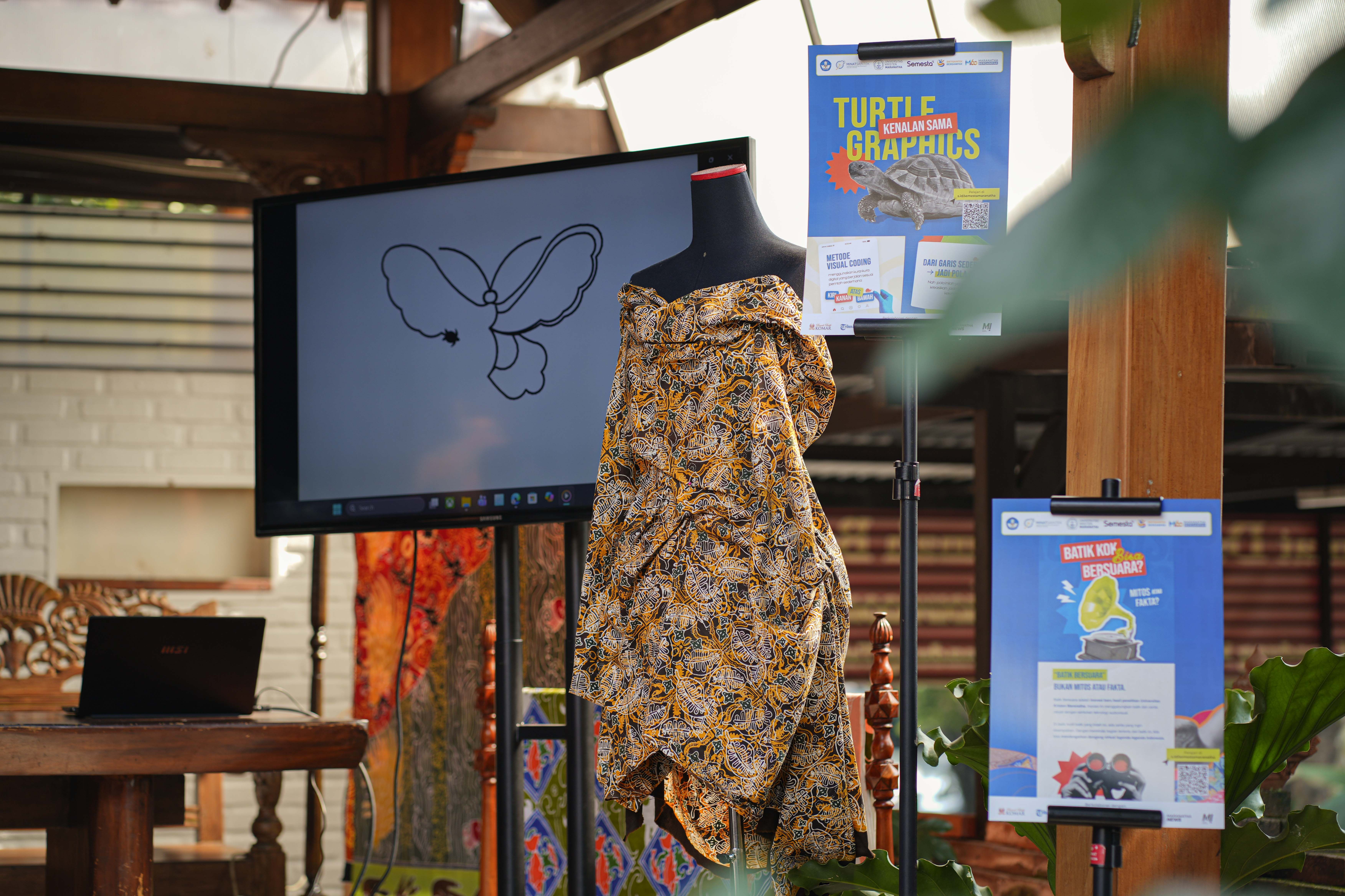 UK Maranatha berinovasi buat batik menggunakan AI. 