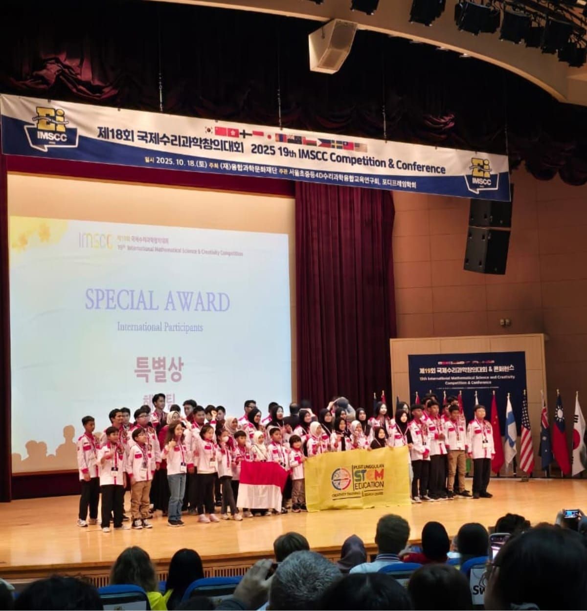 Dua pelajar Indonesia merancang “Babel Rover”, sebuah robot eksplorasi luar angkasa yang mendapatkan penghargaan di Korea Selatan.