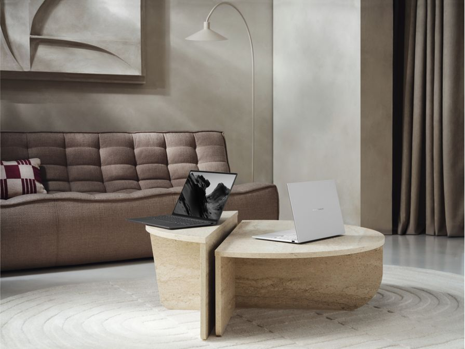 ASUS Zenbook S14 OLED tampil dalam desain minimalis, mendukung mobilitas dan penggunaan harian. 