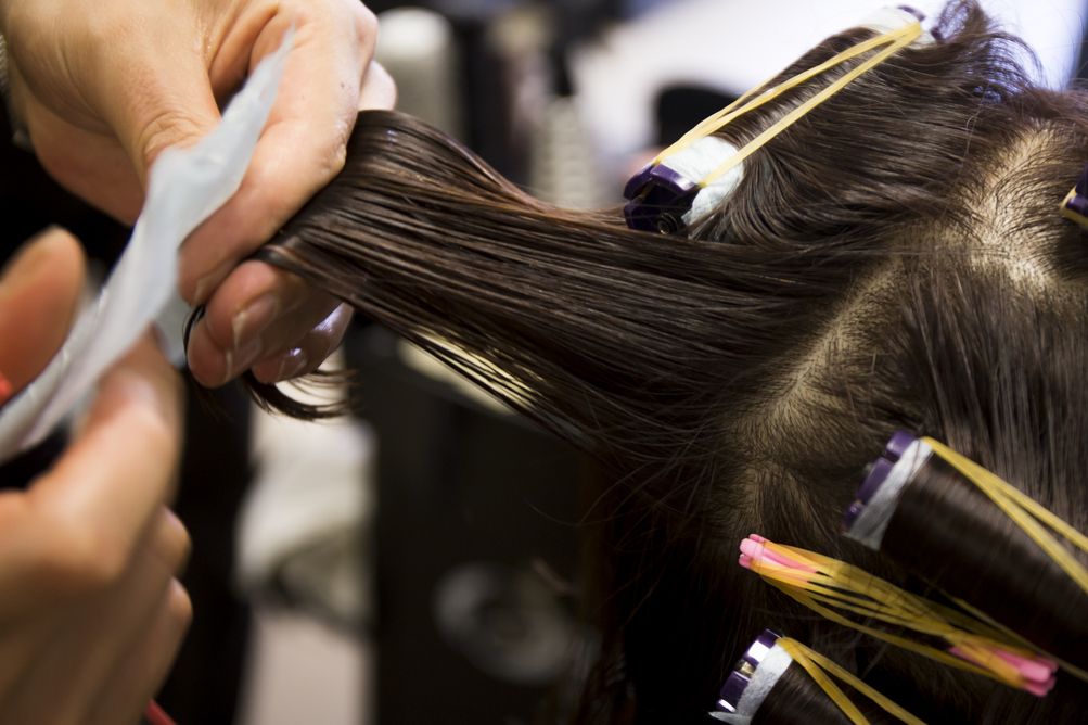 Berikut ini berbagai penjelasan mengenai root perm yang viral di TikTok, dikatakan mampu membuat rambut lebih bervolume