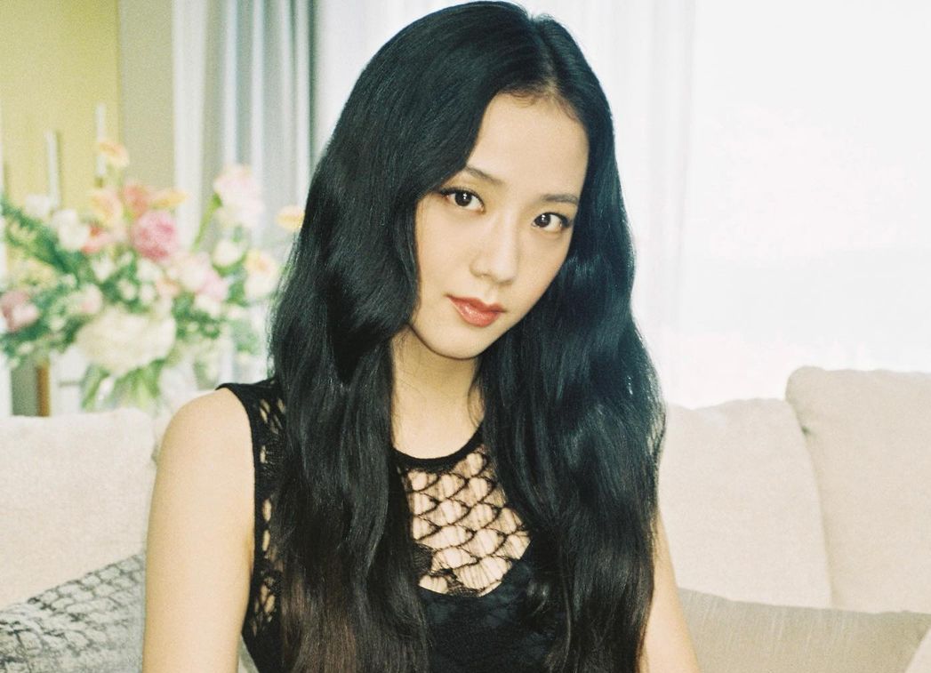 Bikin BLINK heboh di media sosial, Jisoo BLACKPINK dinobatkan sebagai perempuan tercantik 2022 oleh Nubia Magazine.