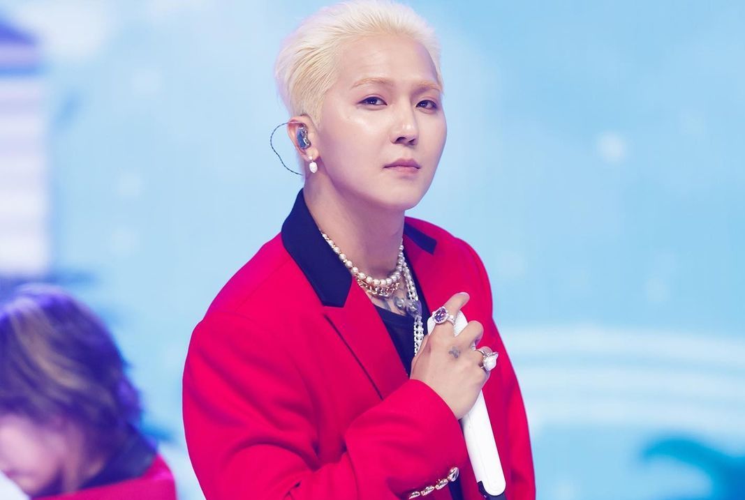 Beberapa waktu lalu, KPop Idol Mino WINNER viral di TikTok lantaran potret dirinya yang mengenakan scarf asal brand Indonesia. 