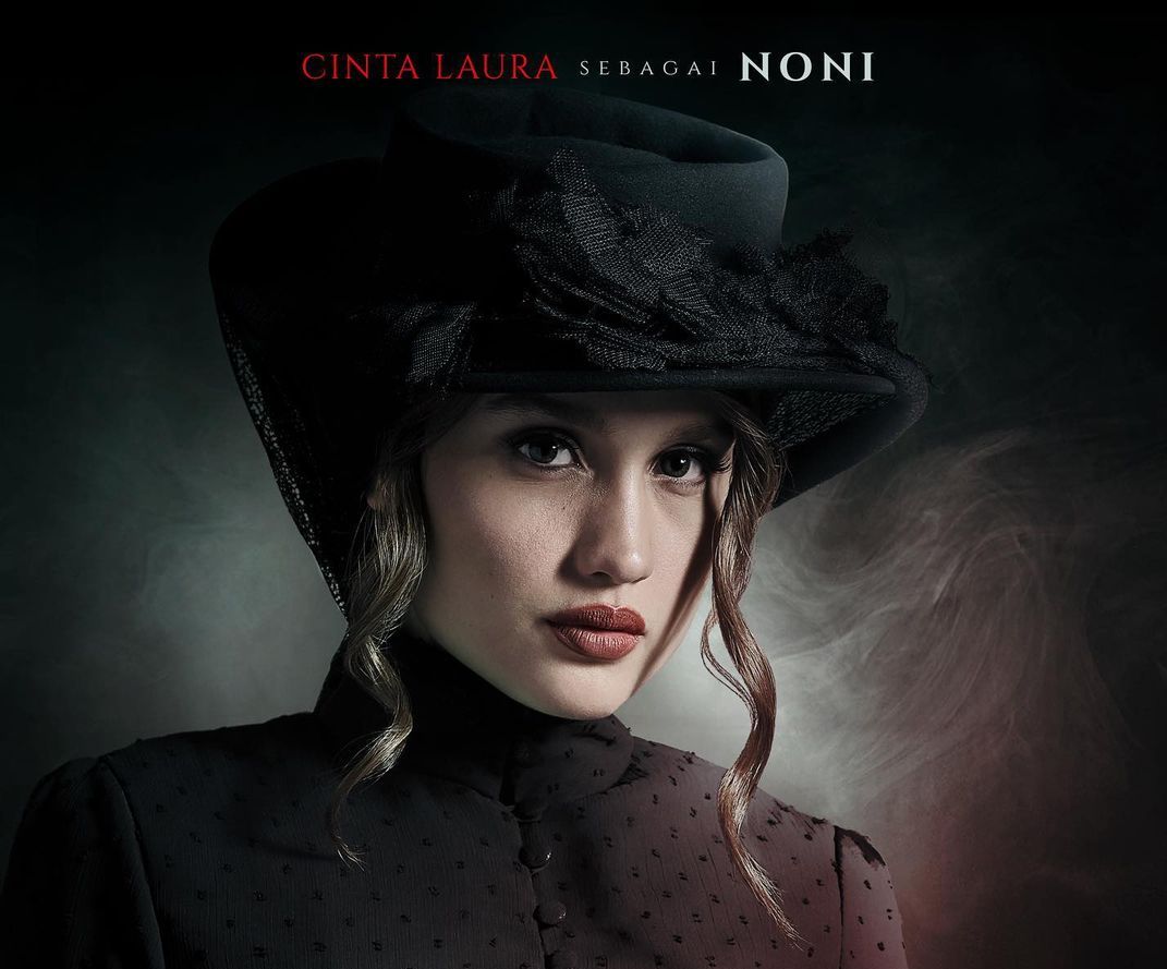 Simak karakter perempuan Cinta Laura di film Jagat Arwah yang tayang di bioskop Indonesia mulai 29 September 2022.