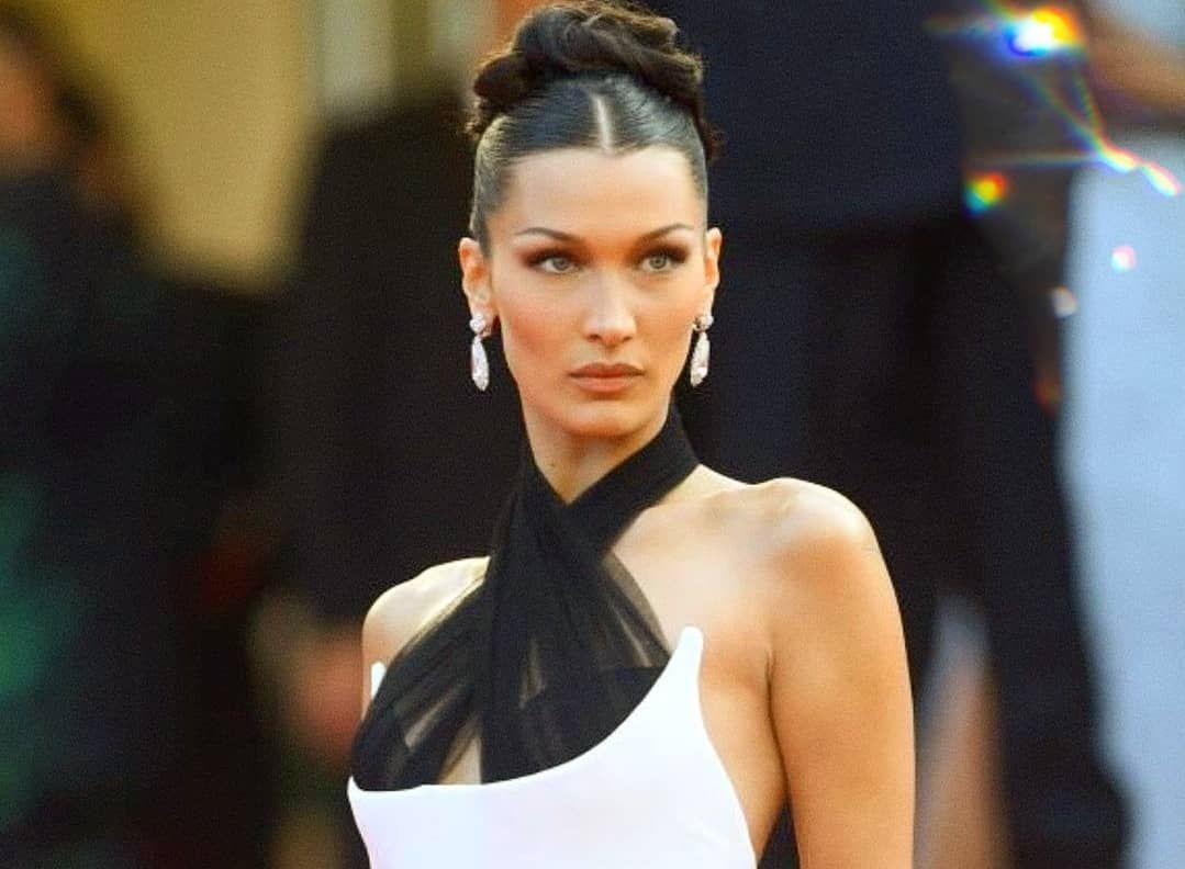 Bella Hadid suarakan kemarahannya kepada media sosial yang membungkam dan menyensor informasi terkait Palestina.