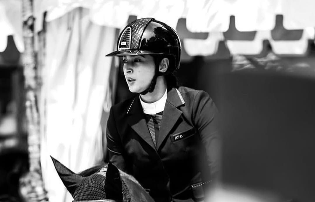 Sudah jadi equestrian profesional sejak SMA, diakui Nabila Syakieb bahwa berkuda tak segampang yang orang bilang. 