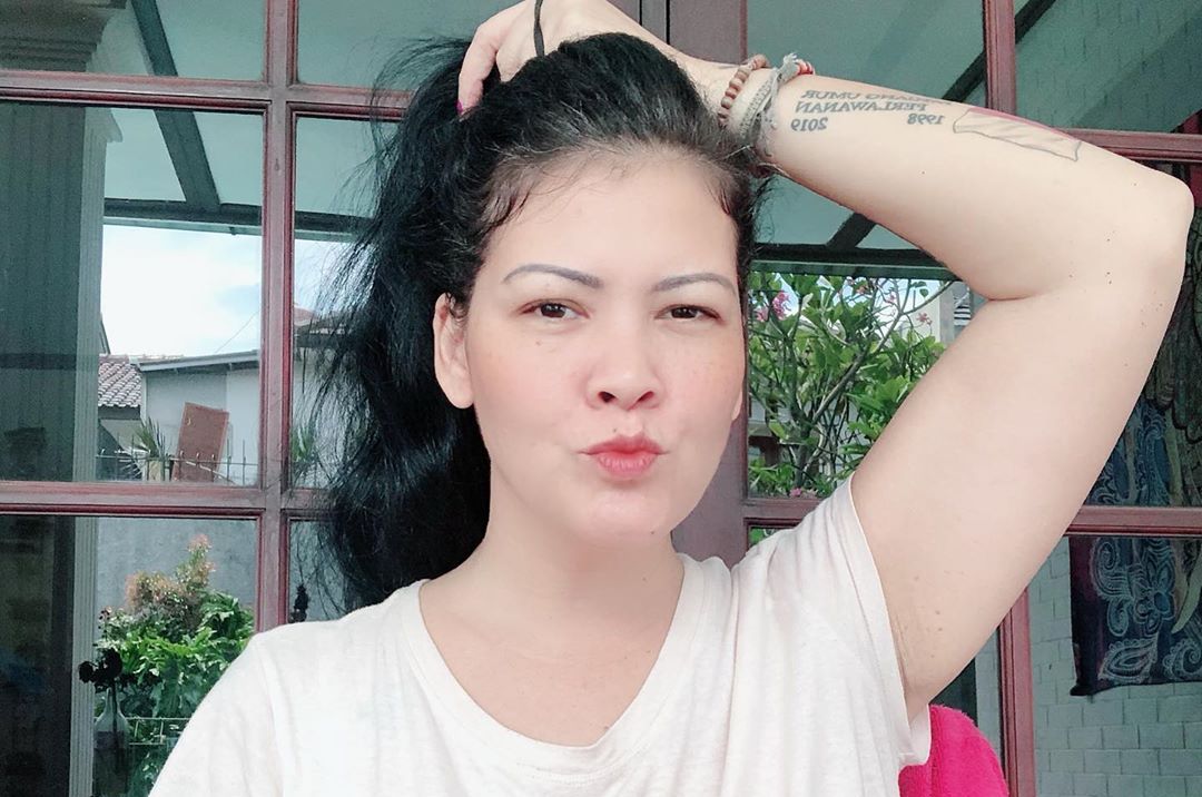 Melanie Subono akhirnya menjalani operasi kelimanya setelah bertahun-tahun mengidap tumor. Di operasi kali ini, uterus dan ovariumnya harus diangkat.